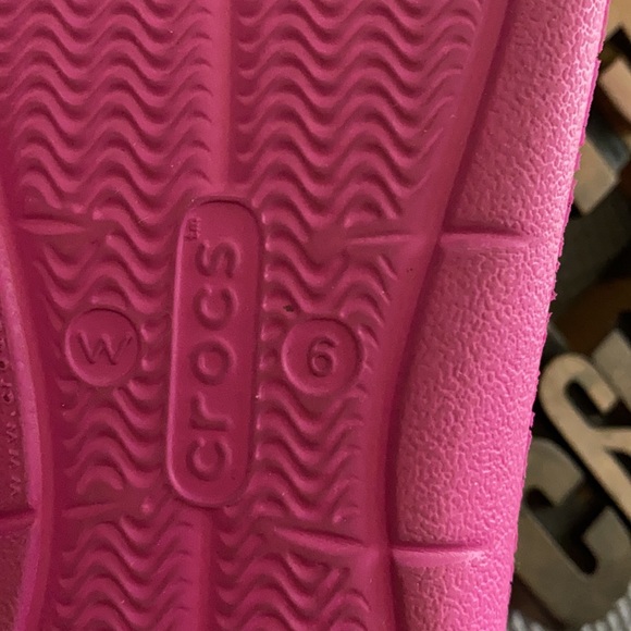 🐊☔️CROCS Women’s Slingback/Cut Away Shoe in Gray & Magenta - Picture 9 of 12